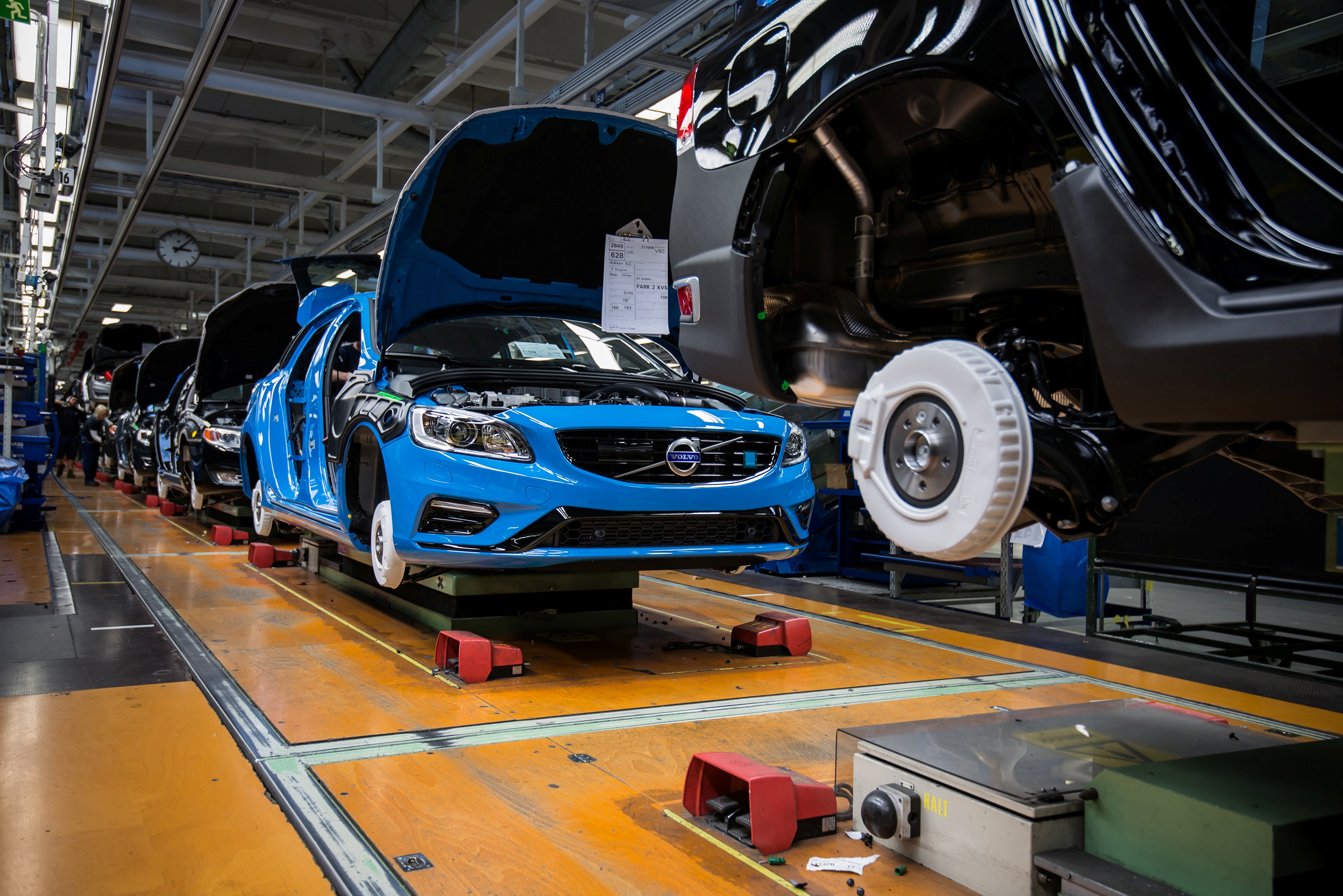 Volvo wordt eigenaar van de Zweedse tuner Polestar en kondigt nieuwe Volvo Polestar modellen en Polestar Tuning kits aan.