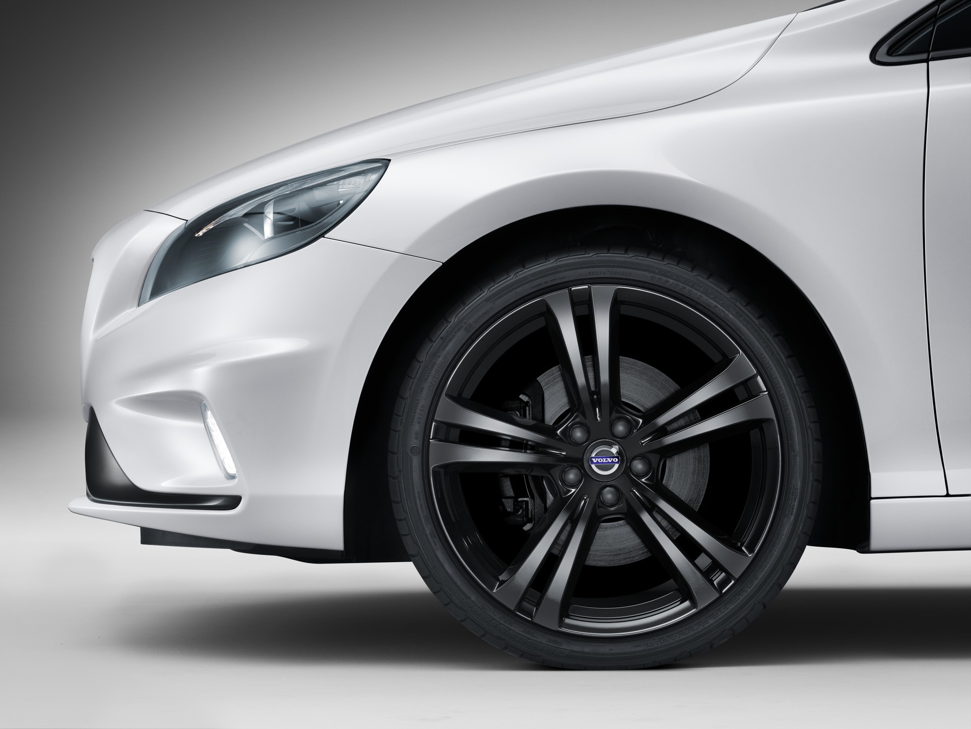 Volvo wordt eigenaar van de Zweedse tuner Polestar en kondigt nieuwe Volvo Polestar modellen en Polestar Tuning kits aan.