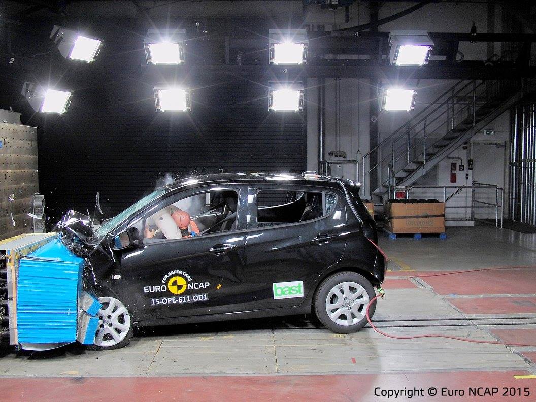 EuroNCAP voert crasthtest uit van Hyundai Tucson, Opel Karl en Mazda MX-5
