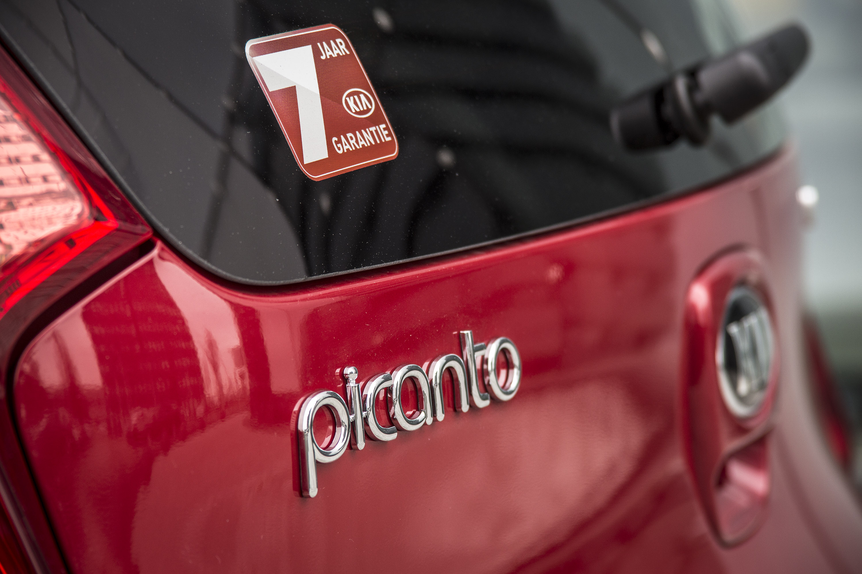 Ingrijpend kun je de facelift van de Picanto niet noemen. Wel brengt de update wat kleine aanpassingen, die hem net weer een beetje beter maken. Wij reden hem over de dijken rond Utrecht.