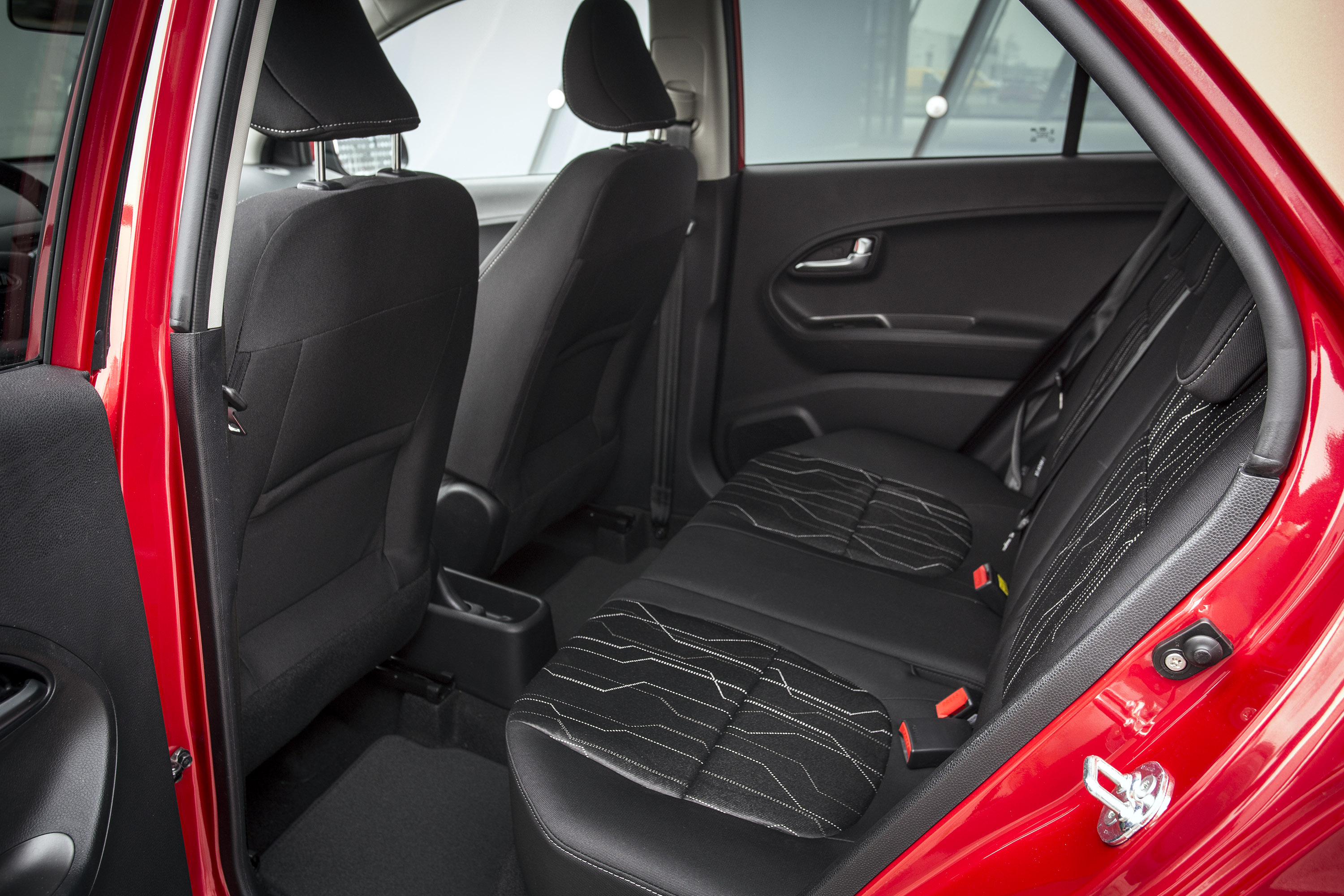 Ingrijpend kun je de facelift van de Picanto niet noemen. Wel brengt de update wat kleine aanpassingen, die hem net weer een beetje beter maken. Wij reden hem over de dijken rond Utrecht.