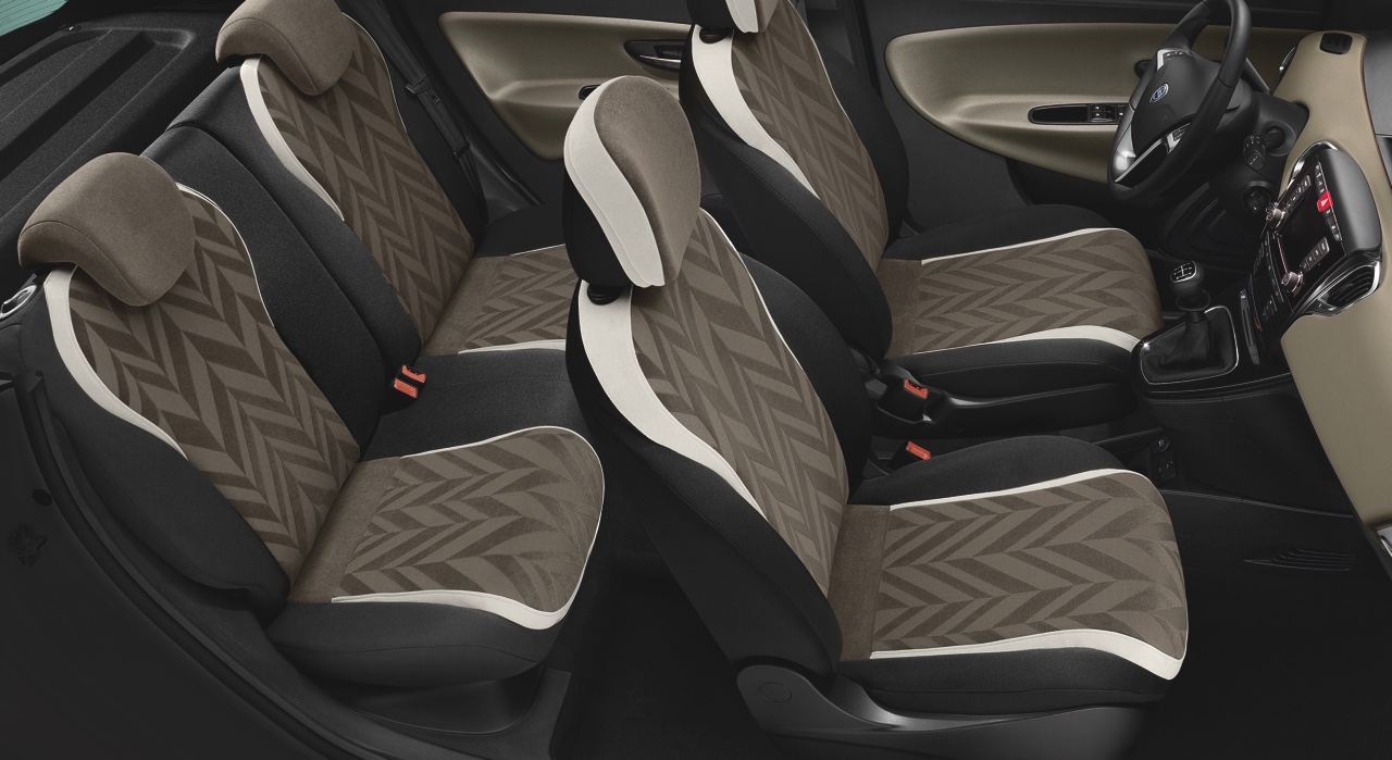 Lancia zet de nieuwe Ypsilon in de prijslijst. Het faceliftmodel is er vanaf 13.900 euro met twee- en vierclinder, maar ook leverbaar als EcoChic op aardgas.