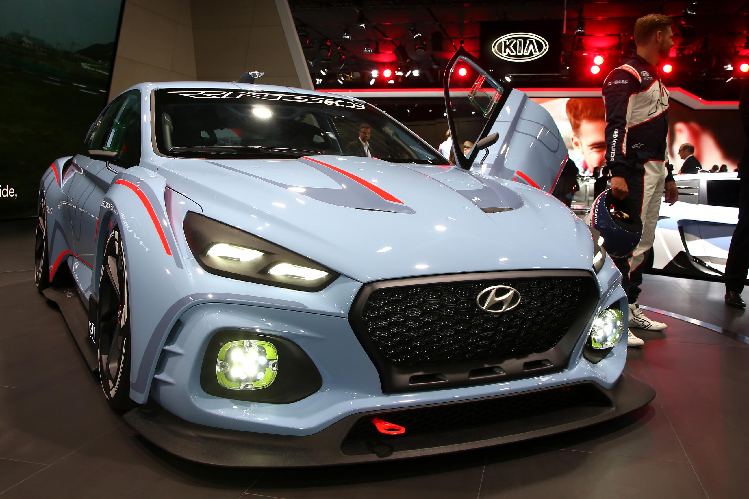 Nu alle conceptcars van de 2016 Autosalon van Parijs gepresenteerd zijn, zetten we de vijf belangrijkste in een overzicht.