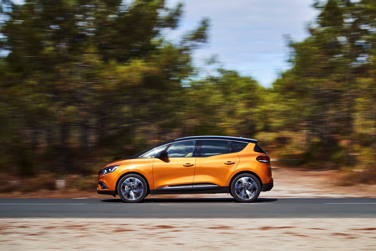 Het Renault dCi 110 Hybrid Assist systeem beleeft zijn debuut in de nieuwe Scenic. Onderzocht wordt of het mild hybride systeem ook zijn weg vindt naar de Talisman en Megane.