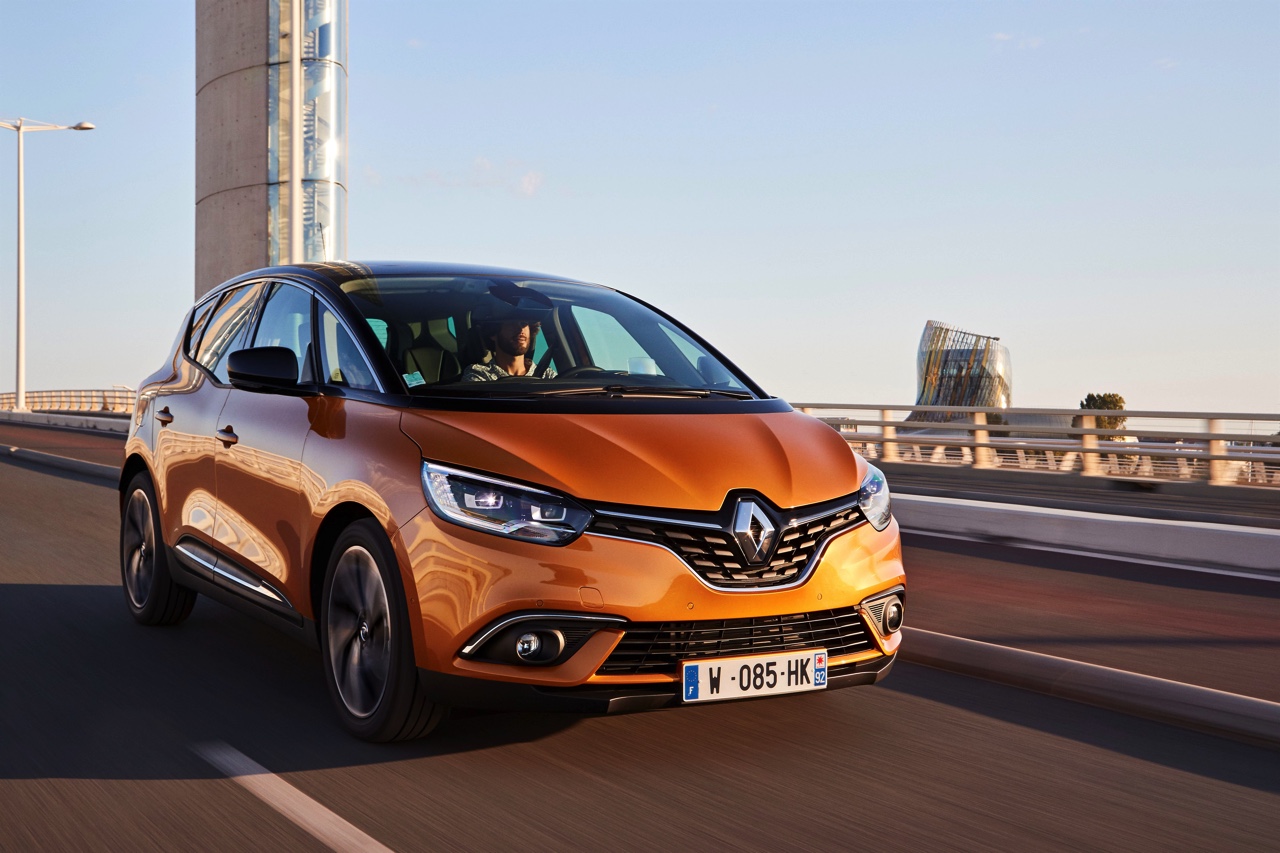 Het Renault dCi 110 Hybrid Assist systeem beleeft zijn debuut in de nieuwe Scenic. Onderzocht wordt of het mild hybride systeem ook zijn weg vindt naar de Talisman en Megane.