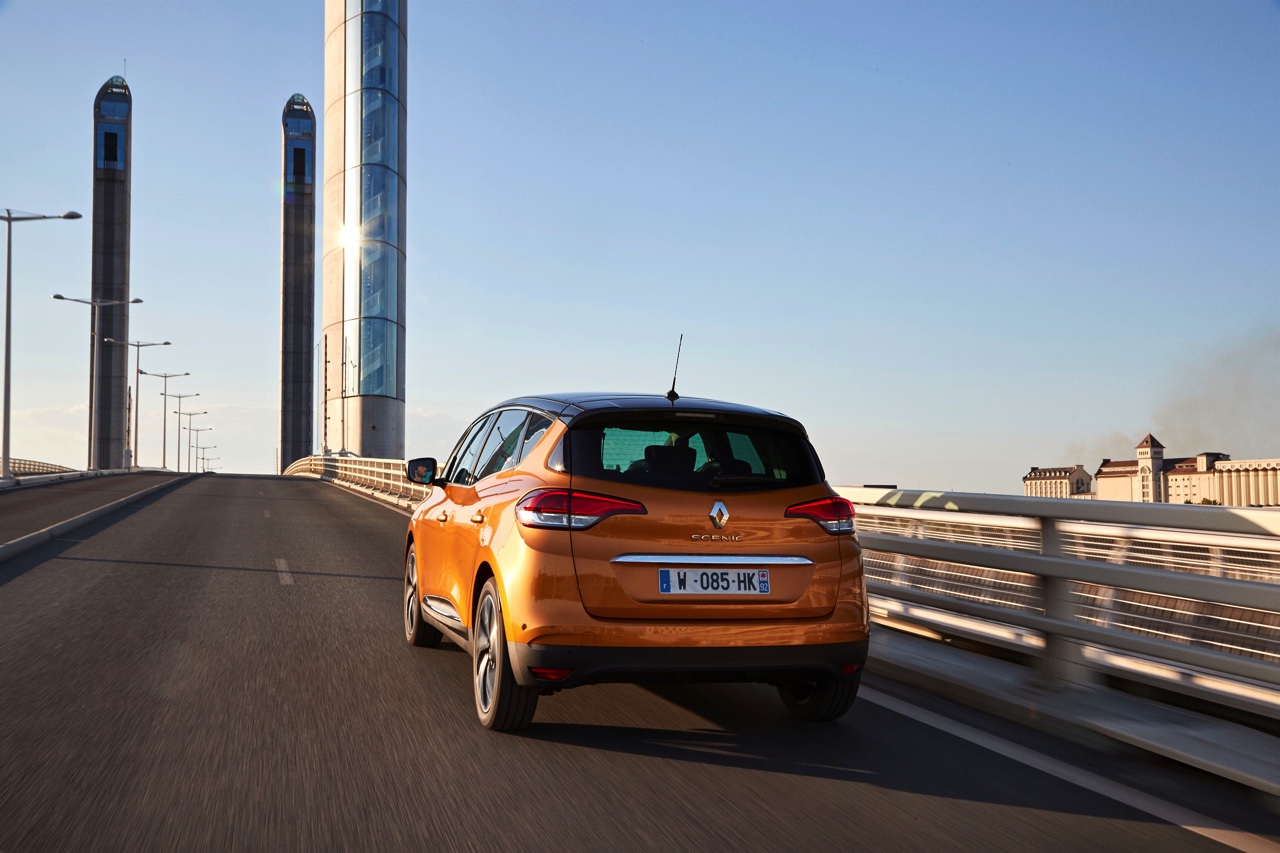 Het Renault dCi 110 Hybrid Assist systeem beleeft zijn debuut in de nieuwe Scenic. Onderzocht wordt of het mild hybride systeem ook zijn weg vindt naar de Talisman en Megane.