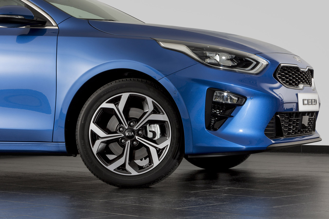 Kia lanceert de nieuwe Ceed in Genve maar haalt er nu het doek al van af.
