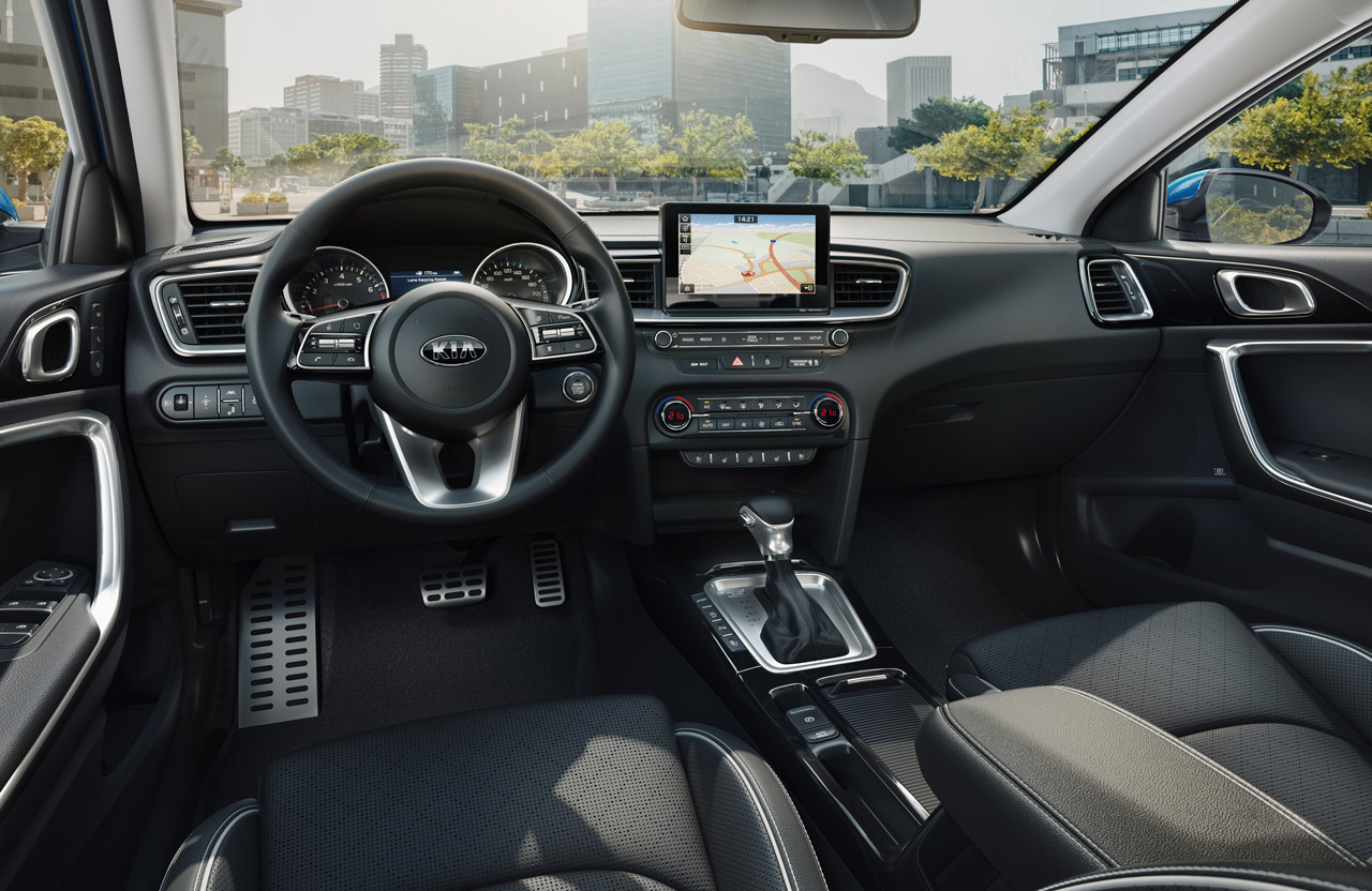Kia lanceert de nieuwe Ceed in Genve maar haalt er nu het doek al van af.