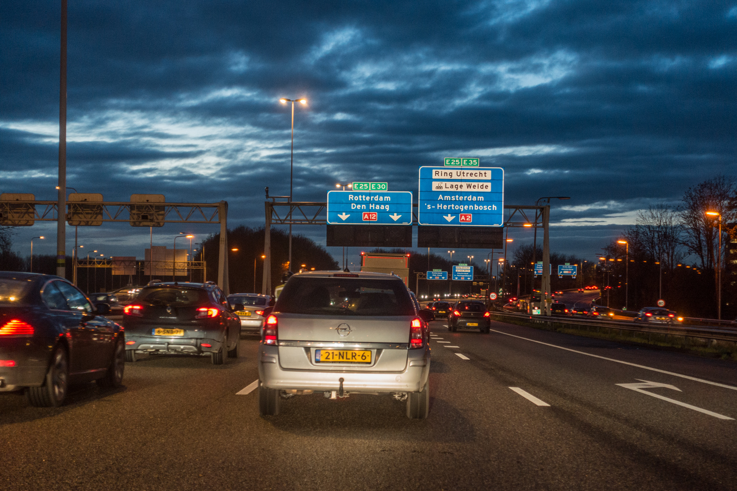 Smartphonegebruik in het verkeer behoort vanaf 2017 tot het verleden met smartphonedetectie bij snelheids- en trajectcontroles.