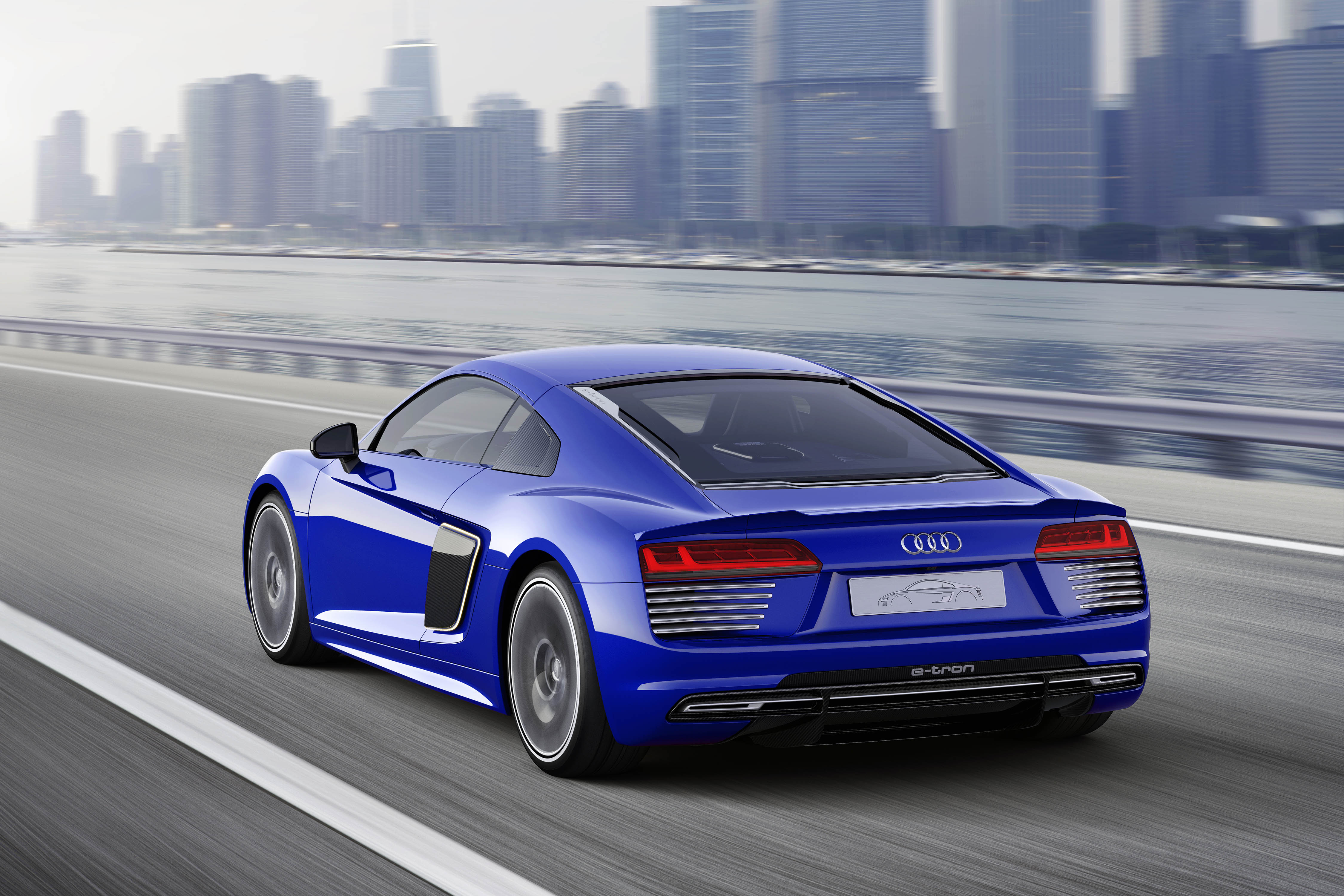 Audi R8 e-tron piloted driving concept maakt de blits op CES Asia in Shanghai.
