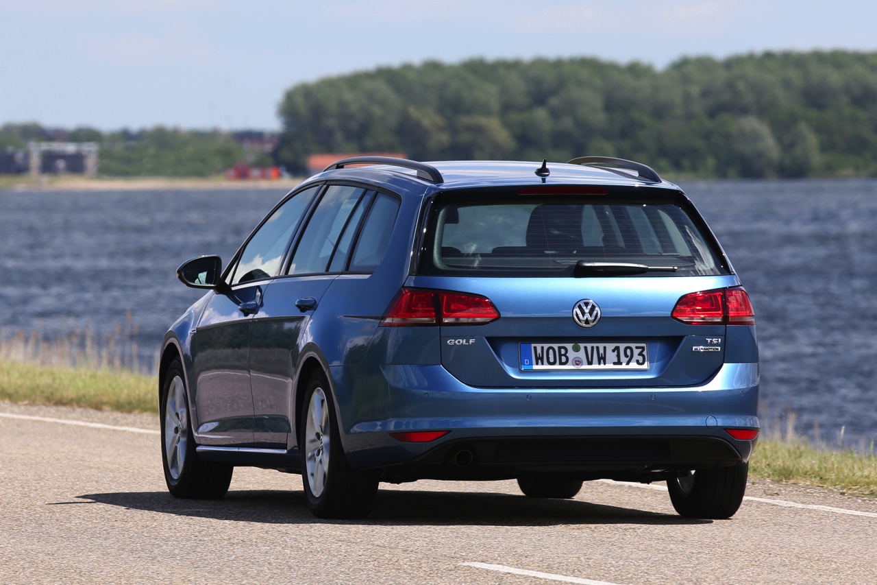Autotest Volkswagen Golf 1.0 TSI BlueMotion, de eerste Golf met driecilinder turbomotor en verkrijgbaar met handgeschakelde zesbak of zeventrapsautomaat. De Golf voor iedereen!