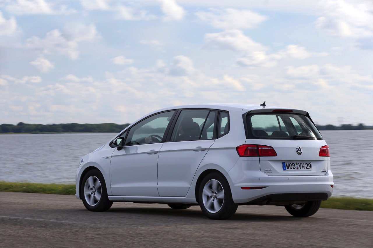 Autotest Volkswagen Golf 1.0 TSI BlueMotion, de eerste Golf met driecilinder turbomotor en verkrijgbaar met handgeschakelde zesbak of zeventrapsautomaat. De Golf voor iedereen!