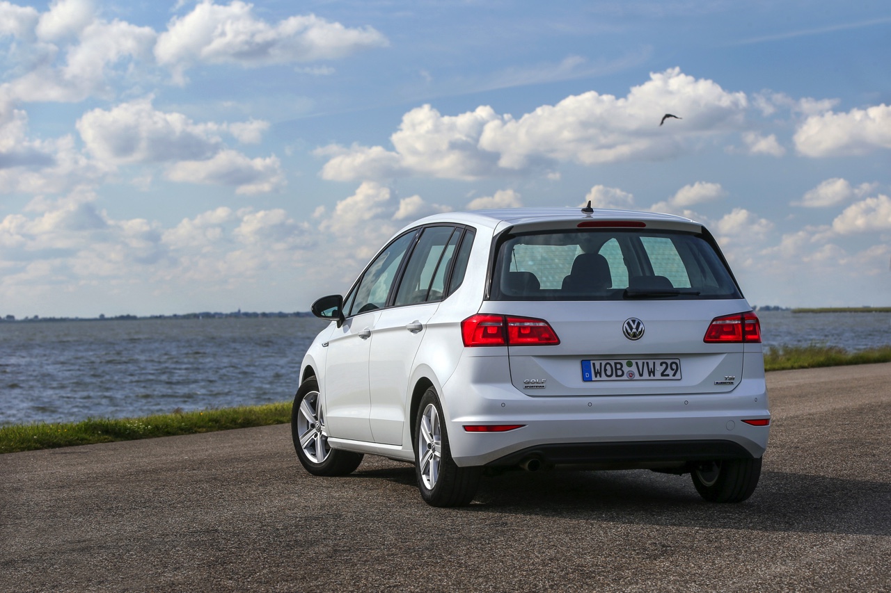Autotest Volkswagen Golf 1.0 TSI BlueMotion, de eerste Golf met driecilinder turbomotor en verkrijgbaar met handgeschakelde zesbak of zeventrapsautomaat. De Golf voor iedereen!