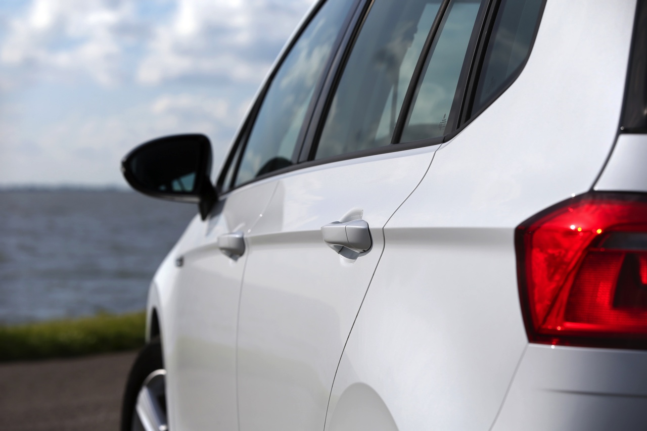 Autotest Volkswagen Golf 1.0 TSI BlueMotion, de eerste Golf met driecilinder turbomotor en verkrijgbaar met handgeschakelde zesbak of zeventrapsautomaat. De Golf voor iedereen!