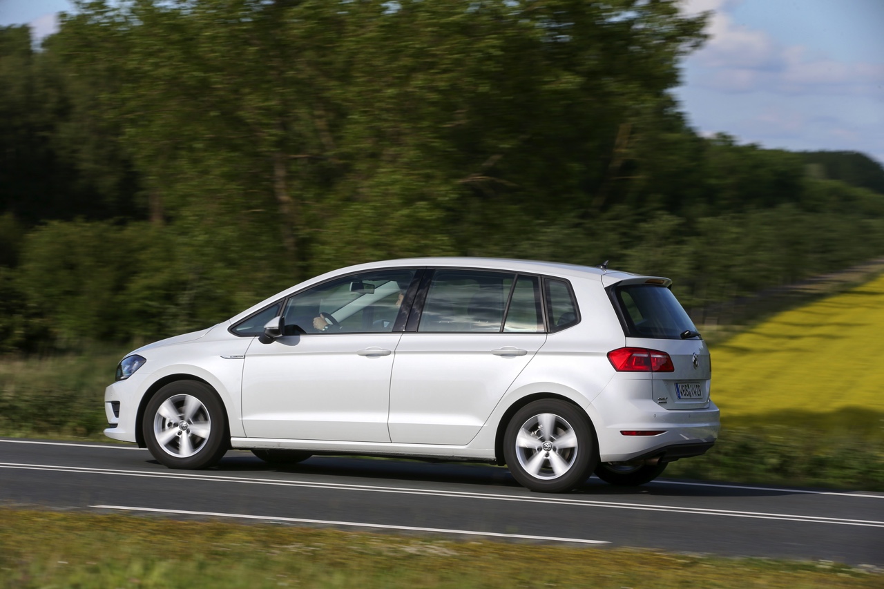 Autotest Volkswagen Golf 1.0 TSI BlueMotion, de eerste Golf met driecilinder turbomotor en verkrijgbaar met handgeschakelde zesbak of zeventrapsautomaat. De Golf voor iedereen!