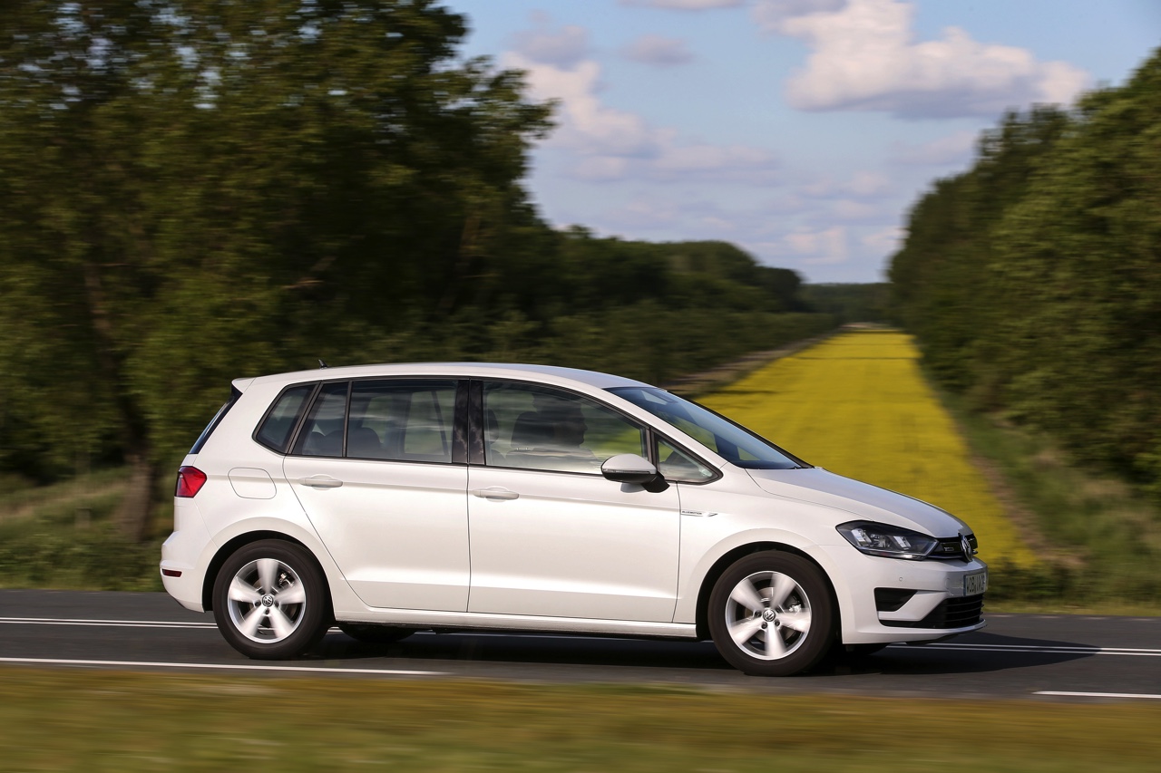 Autotest Volkswagen Golf 1.0 TSI BlueMotion, de eerste Golf met driecilinder turbomotor en verkrijgbaar met handgeschakelde zesbak of zeventrapsautomaat. De Golf voor iedereen!