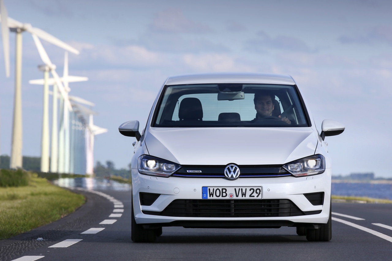 Autotest Volkswagen Golf 1.0 TSI BlueMotion, de eerste Golf met driecilinder turbomotor en verkrijgbaar met handgeschakelde zesbak of zeventrapsautomaat. De Golf voor iedereen!