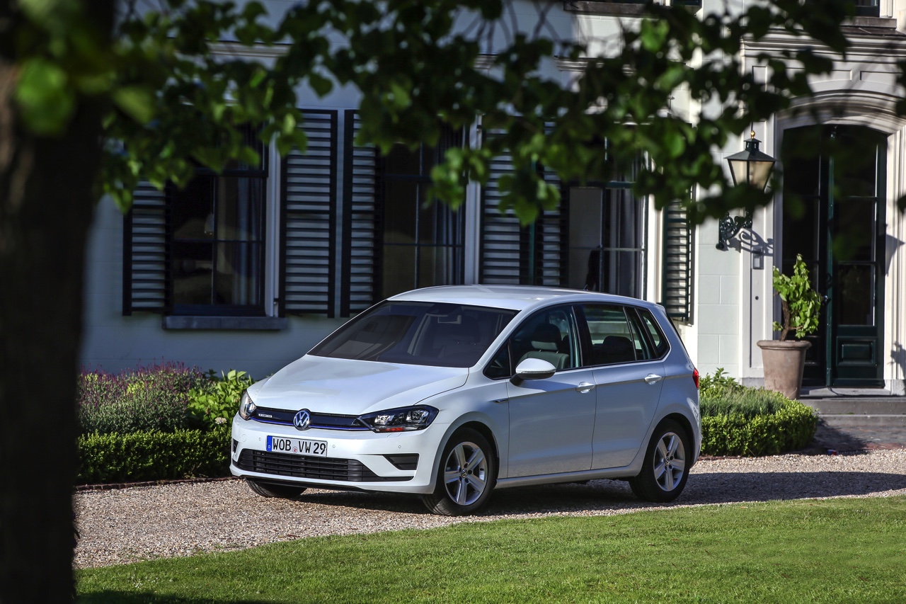 Autotest Volkswagen Golf 1.0 TSI BlueMotion, de eerste Golf met driecilinder turbomotor en verkrijgbaar met handgeschakelde zesbak of zeventrapsautomaat. De Golf voor iedereen!