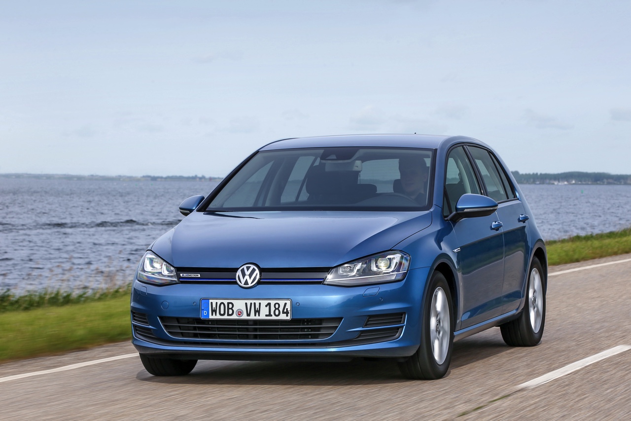 Autotest Volkswagen Golf 1.0 TSI BlueMotion, de eerste Golf met driecilinder turbomotor en verkrijgbaar met handgeschakelde zesbak of zeventrapsautomaat. De Golf voor iedereen!
