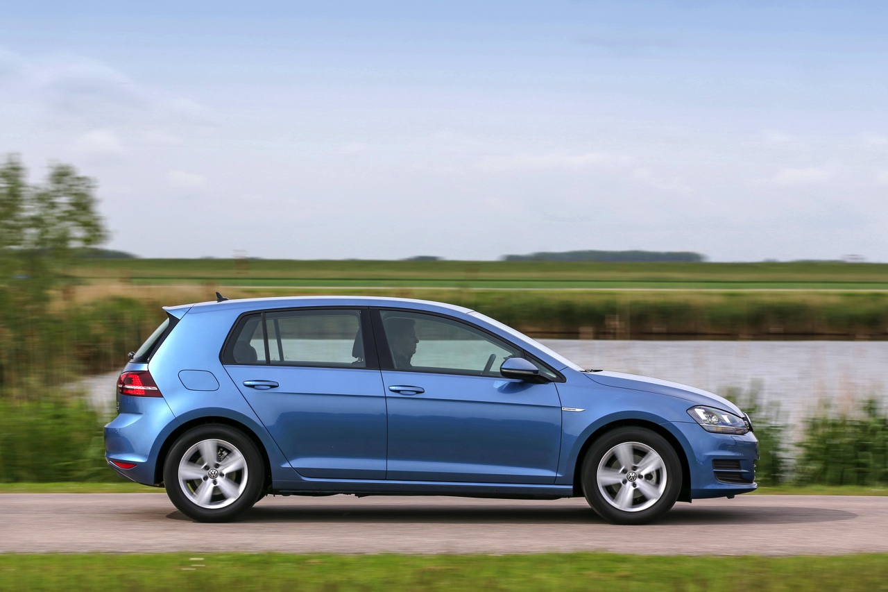 Autotest Volkswagen Golf 1.0 TSI BlueMotion, de eerste Golf met driecilinder turbomotor en verkrijgbaar met handgeschakelde zesbak of zeventrapsautomaat. De Golf voor iedereen!