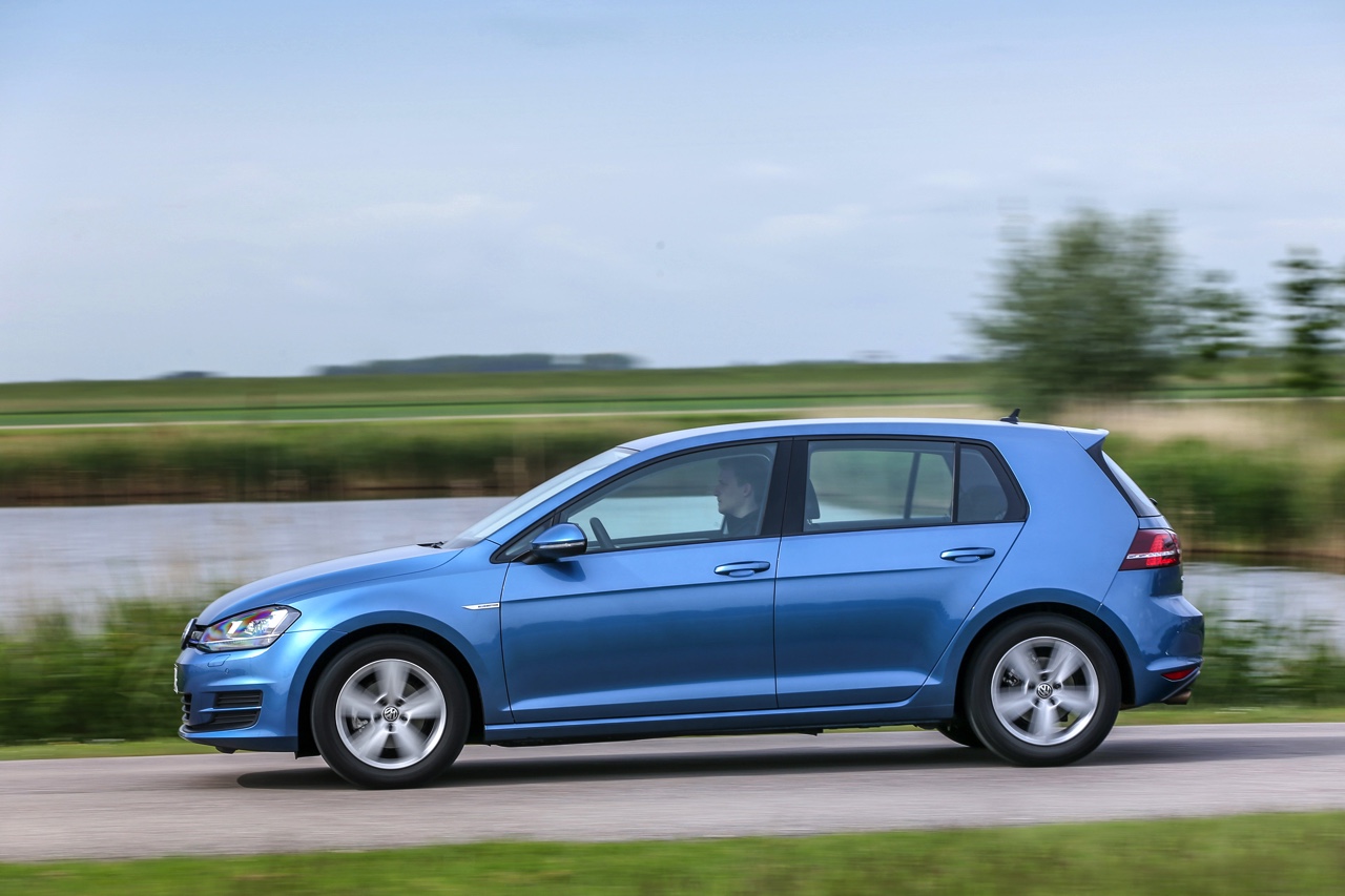 Autotest Volkswagen Golf 1.0 TSI BlueMotion, de eerste Golf met driecilinder turbomotor en verkrijgbaar met handgeschakelde zesbak of zeventrapsautomaat. De Golf voor iedereen!