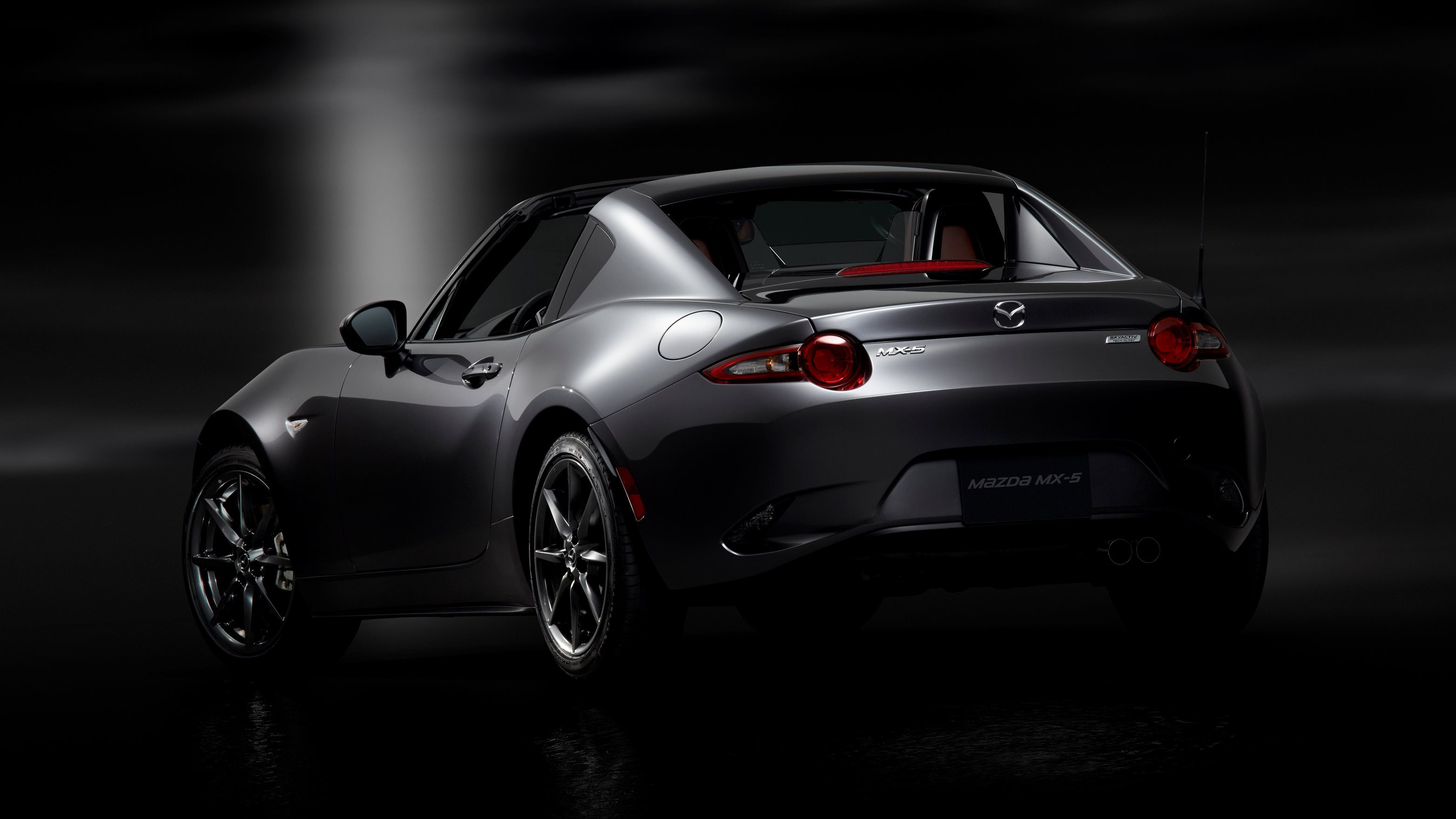 Mazda geeft de MX-5 Roadster Coupe een opvolger in de vorm van de MX-5 RF met fastback design.