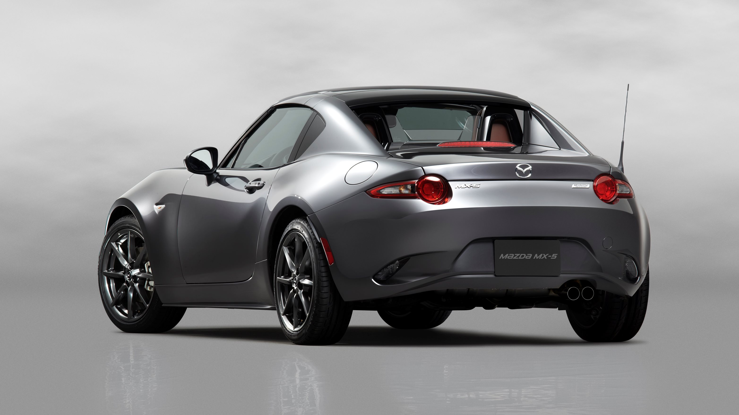 Mazda geeft de MX-5 Roadster Coupe een opvolger in de vorm van de MX-5 RF met fastback design.