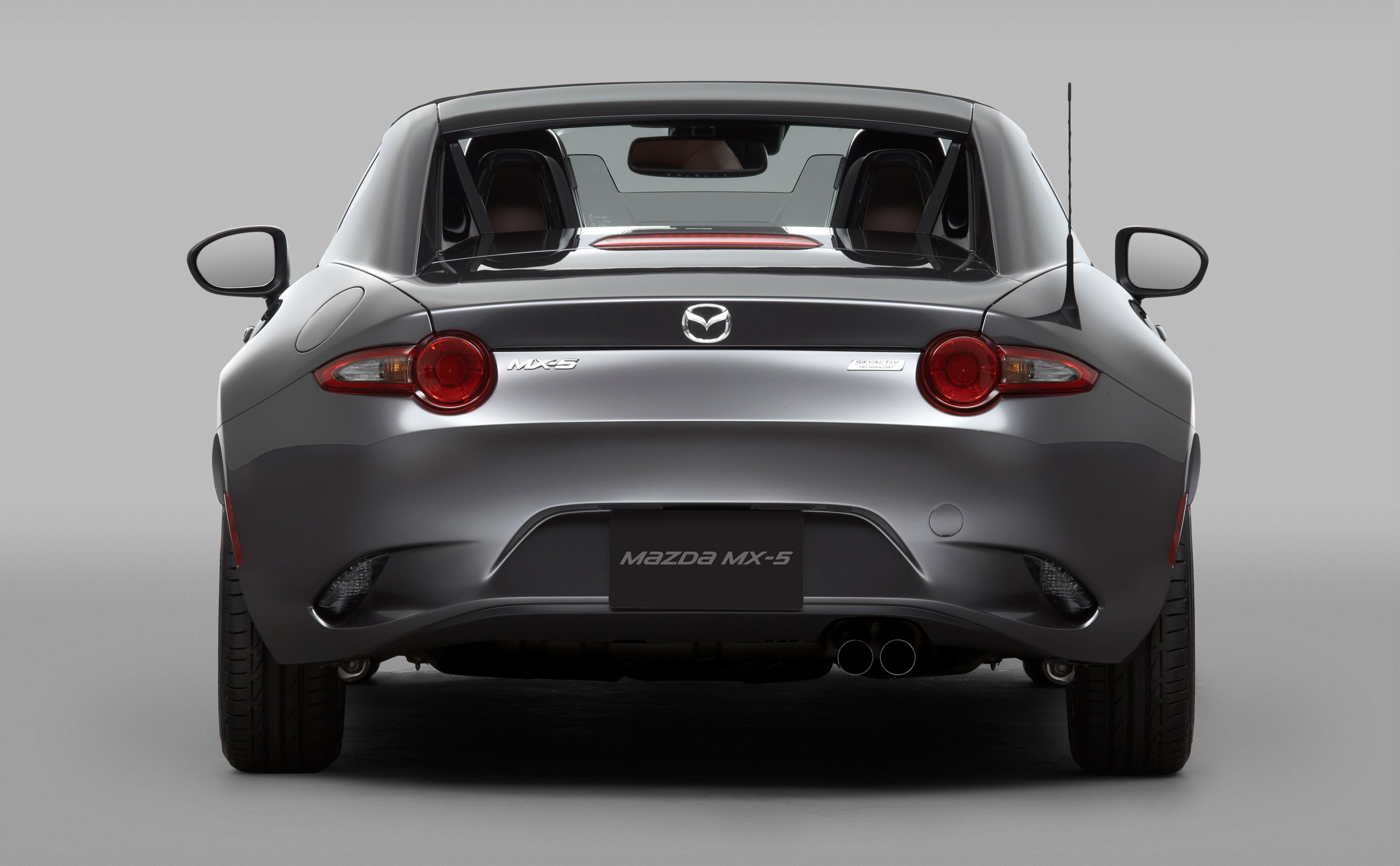 Mazda geeft de MX-5 Roadster Coupe een opvolger in de vorm van de MX-5 RF met fastback design.