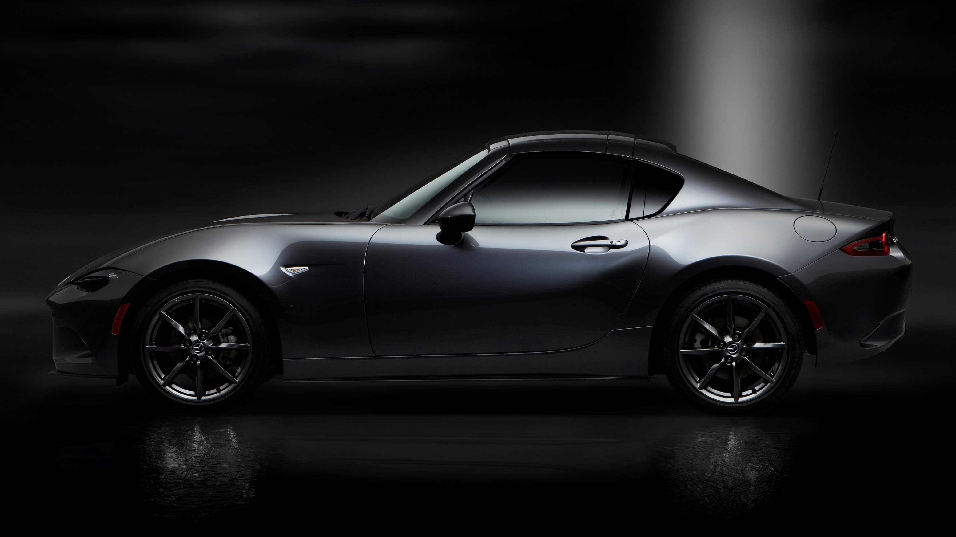 Mazda geeft de MX-5 Roadster Coupe een opvolger in de vorm van de MX-5 RF met fastback design.