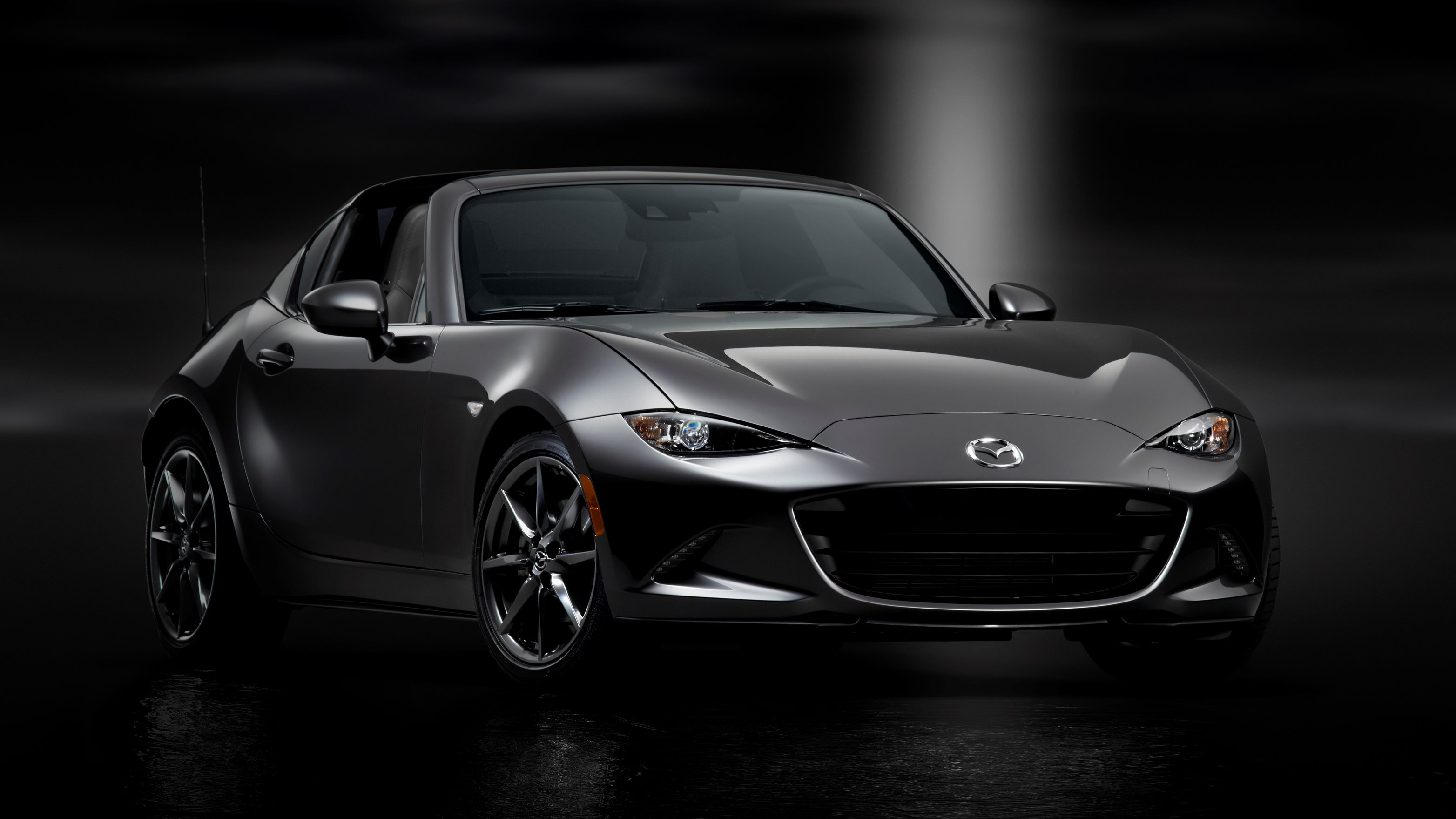 Mazda geeft de MX-5 Roadster Coupe een opvolger in de vorm van de MX-5 RF met fastback design.
