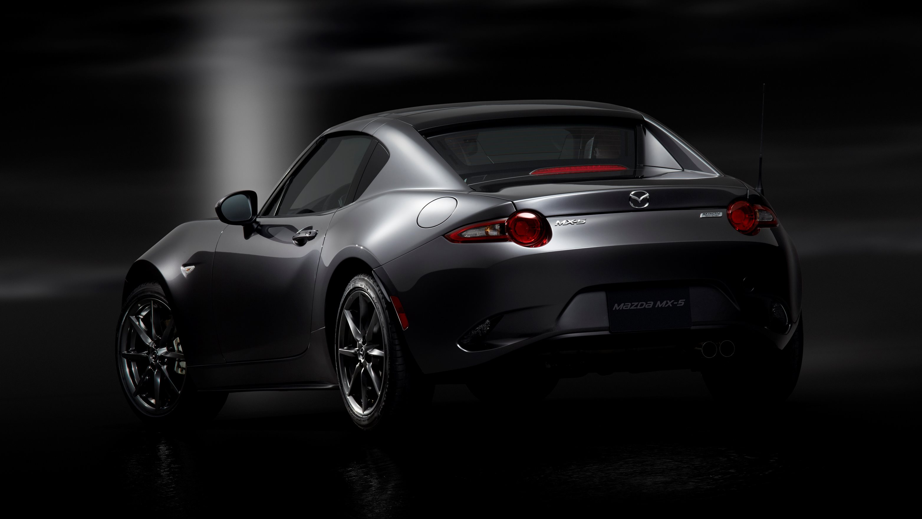 Mazda geeft de MX-5 Roadster Coupe een opvolger in de vorm van de MX-5 RF met fastback design.