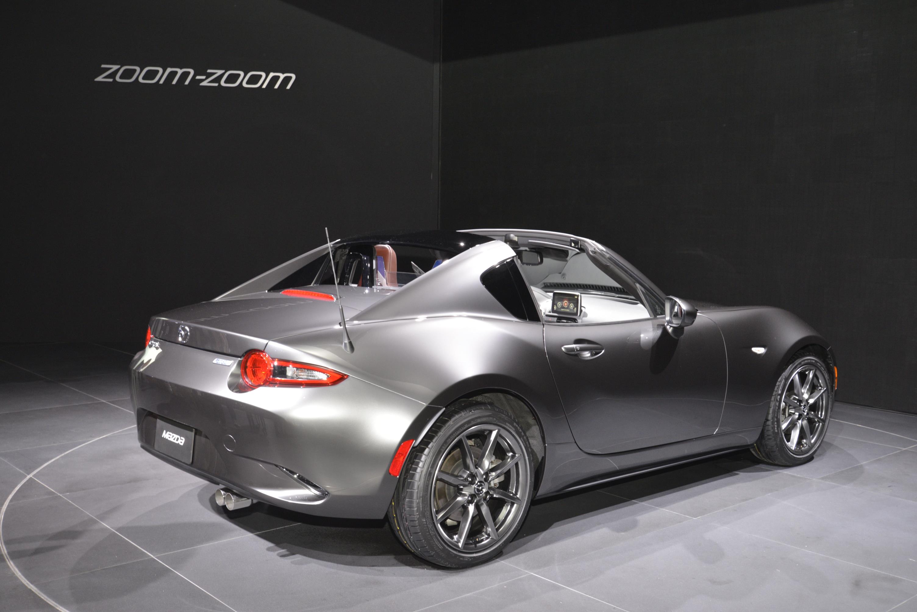 Mazda geeft de MX-5 Roadster Coupe een opvolger in de vorm van de MX-5 RF met fastback design.