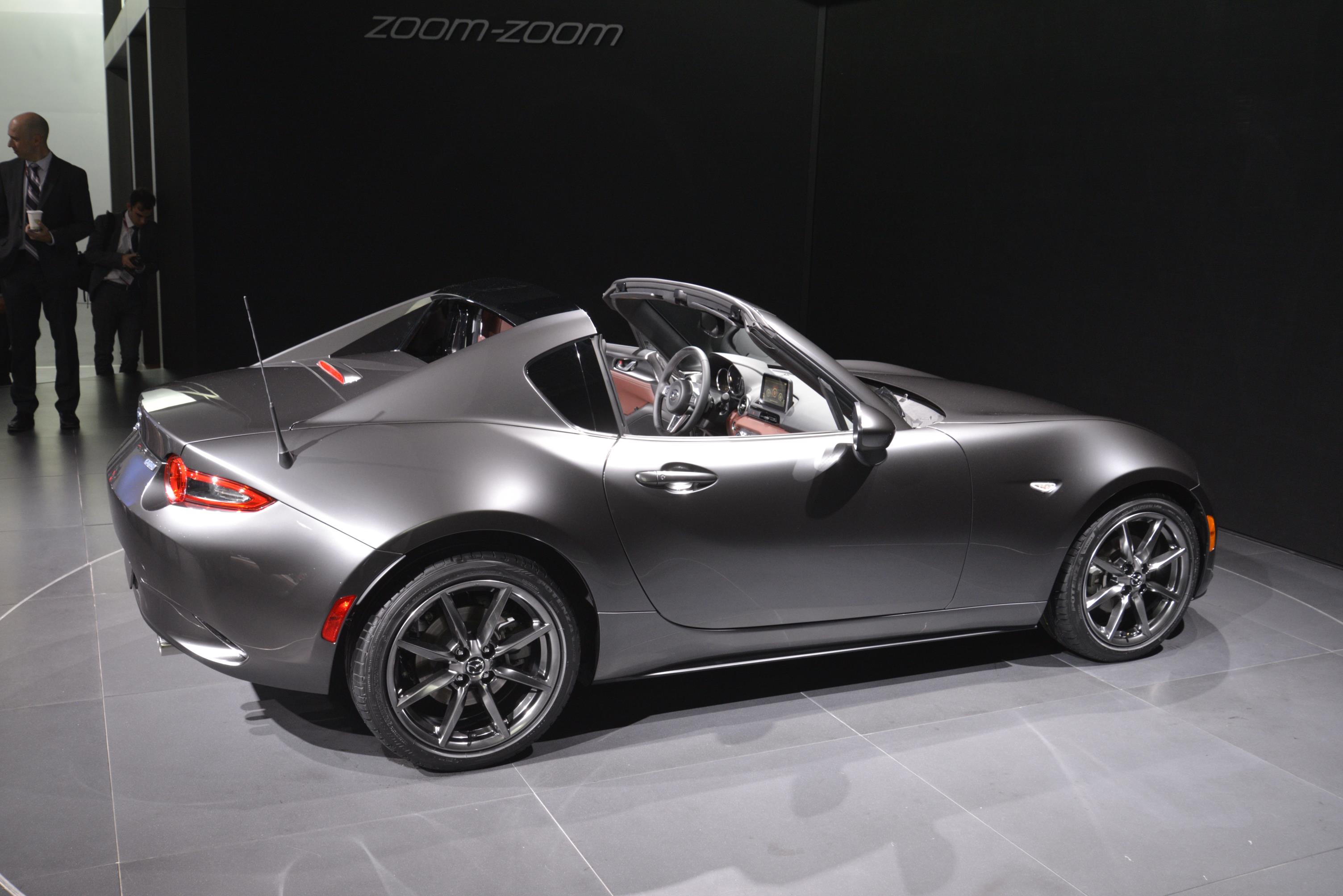 Mazda geeft de MX-5 Roadster Coupe een opvolger in de vorm van de MX-5 RF met fastback design.