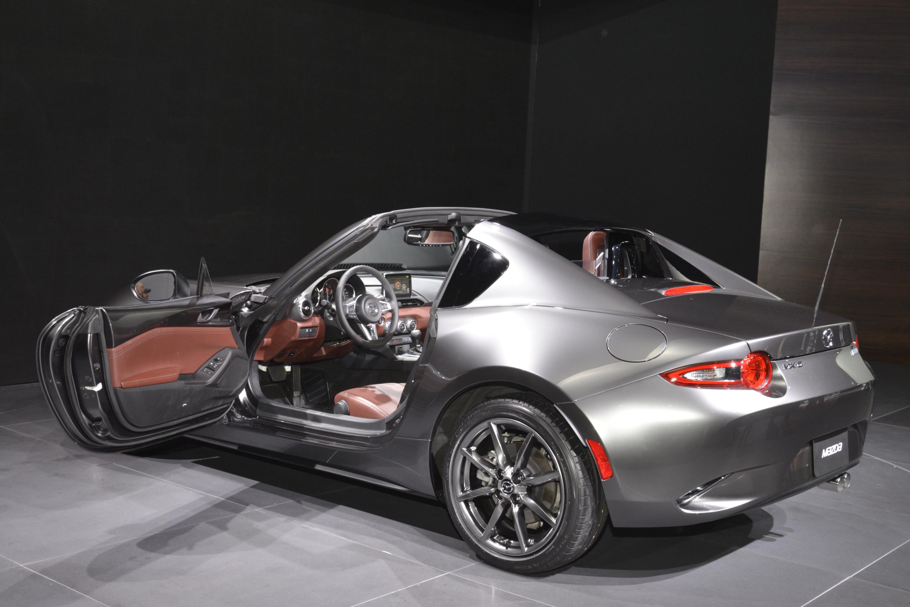 Mazda geeft de MX-5 Roadster Coupe een opvolger in de vorm van de MX-5 RF met fastback design.