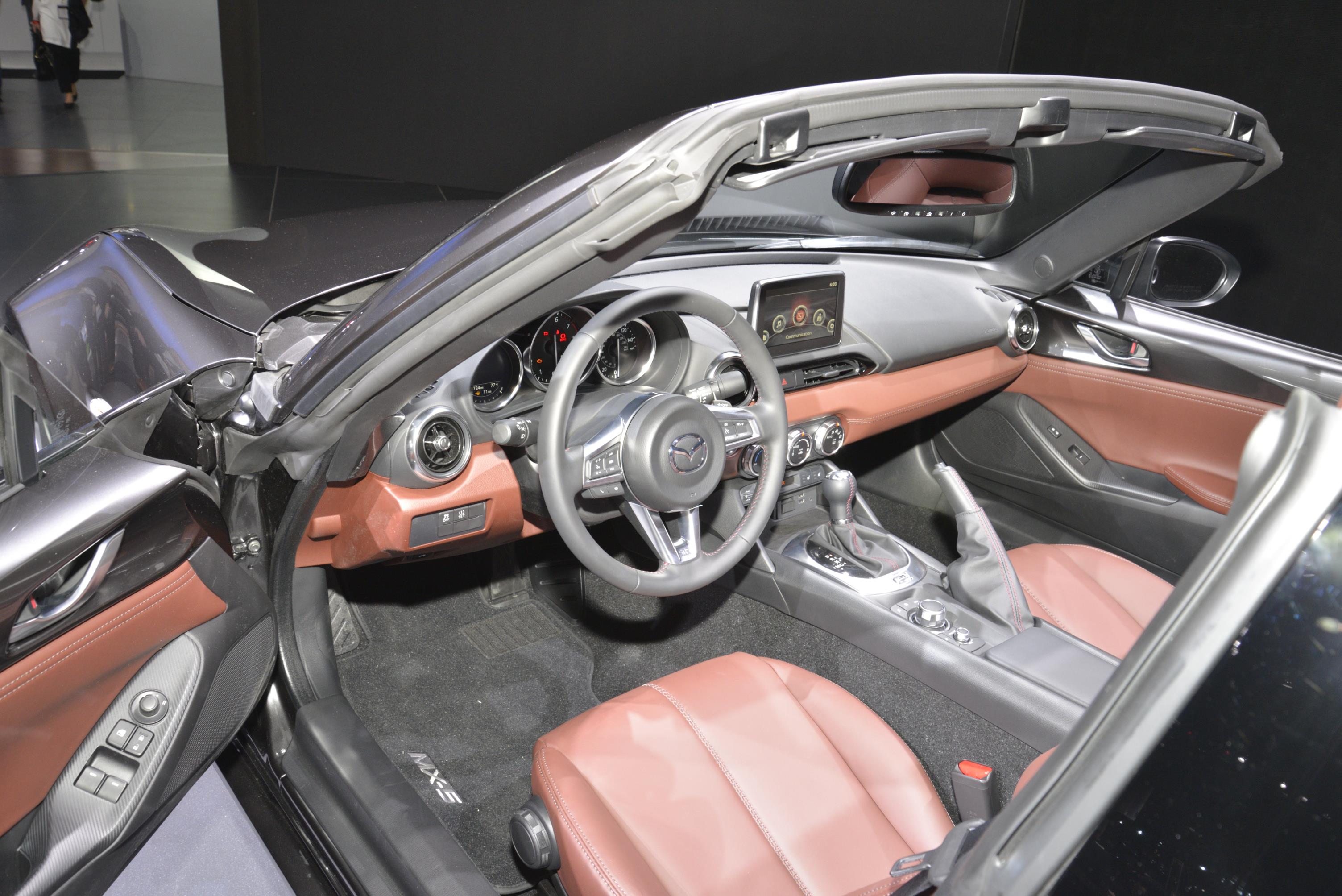 Mazda geeft de MX-5 Roadster Coupe een opvolger in de vorm van de MX-5 RF met fastback design.