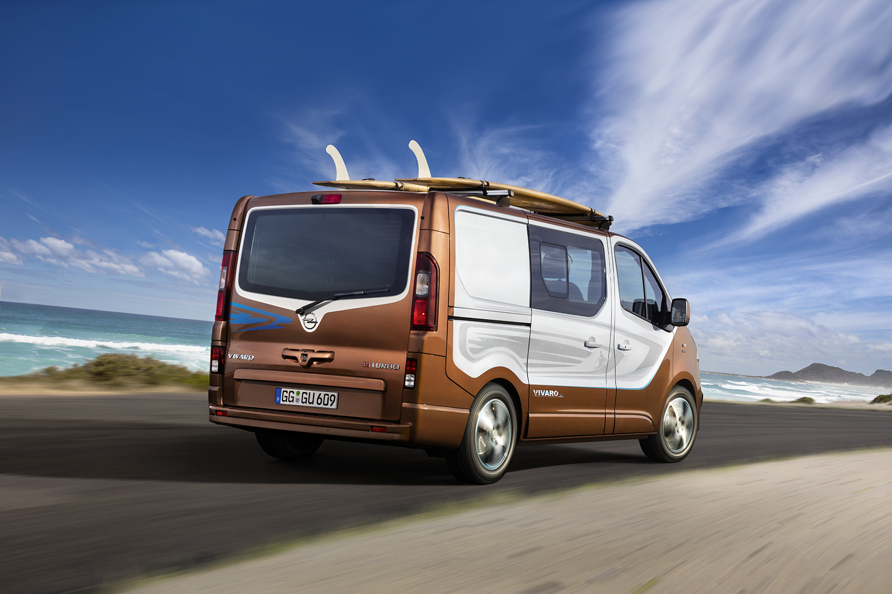 Lekker vrijbuiten met de Opel Vivaro Surf Concept. De bedrijfswagen staat compleet uitgerust op de IAA Frankfurt.