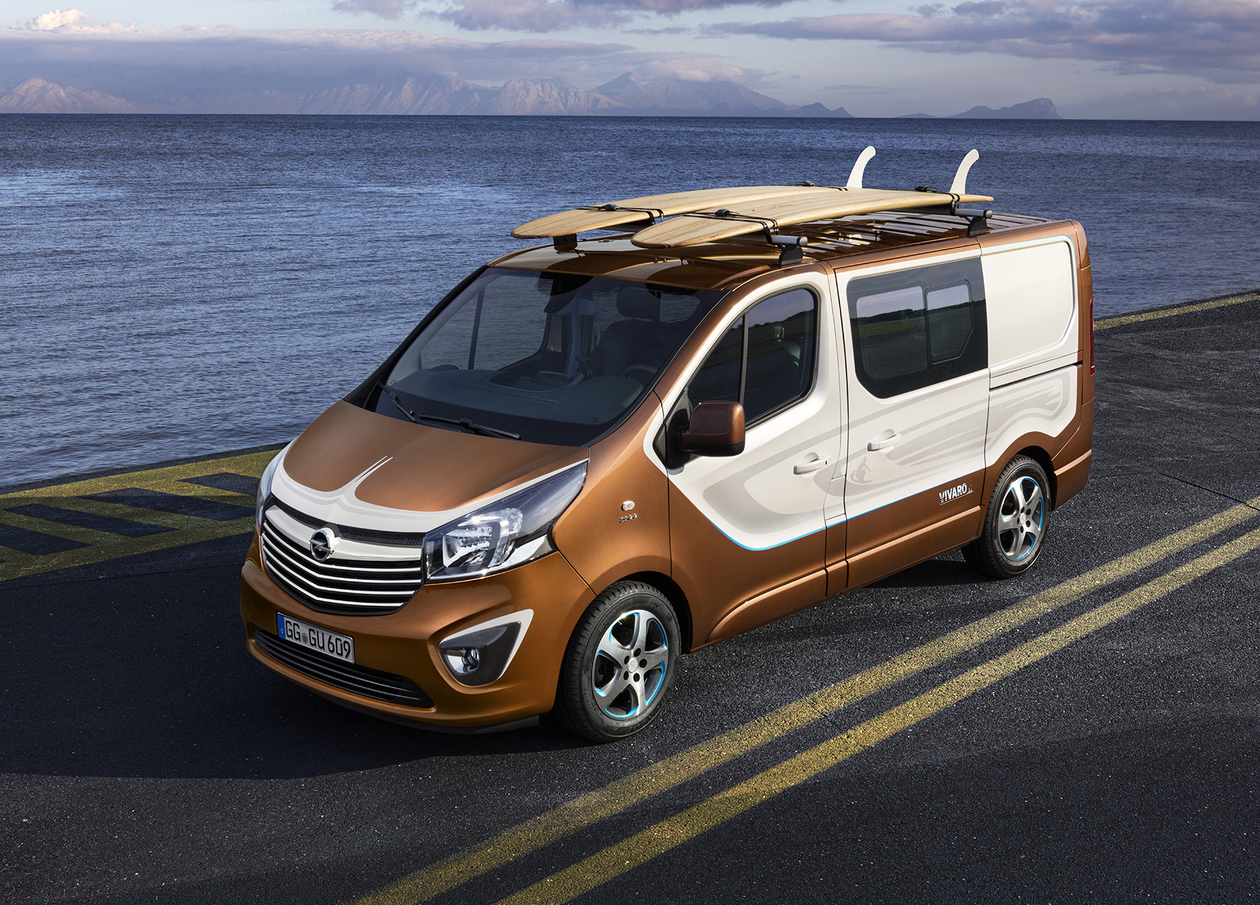 Lekker vrijbuiten met de Opel Vivaro Surf Concept. De bedrijfswagen staat compleet uitgerust op de IAA Frankfurt.