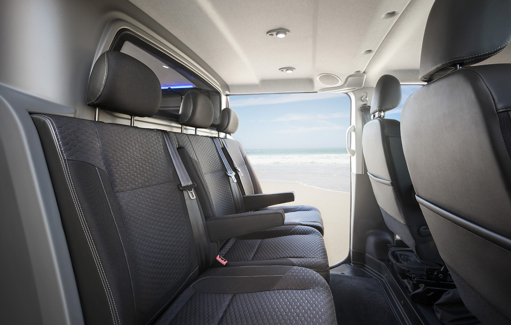 Lekker vrijbuiten met de Opel Vivaro Surf Concept. De bedrijfswagen staat compleet uitgerust op de IAA Frankfurt.