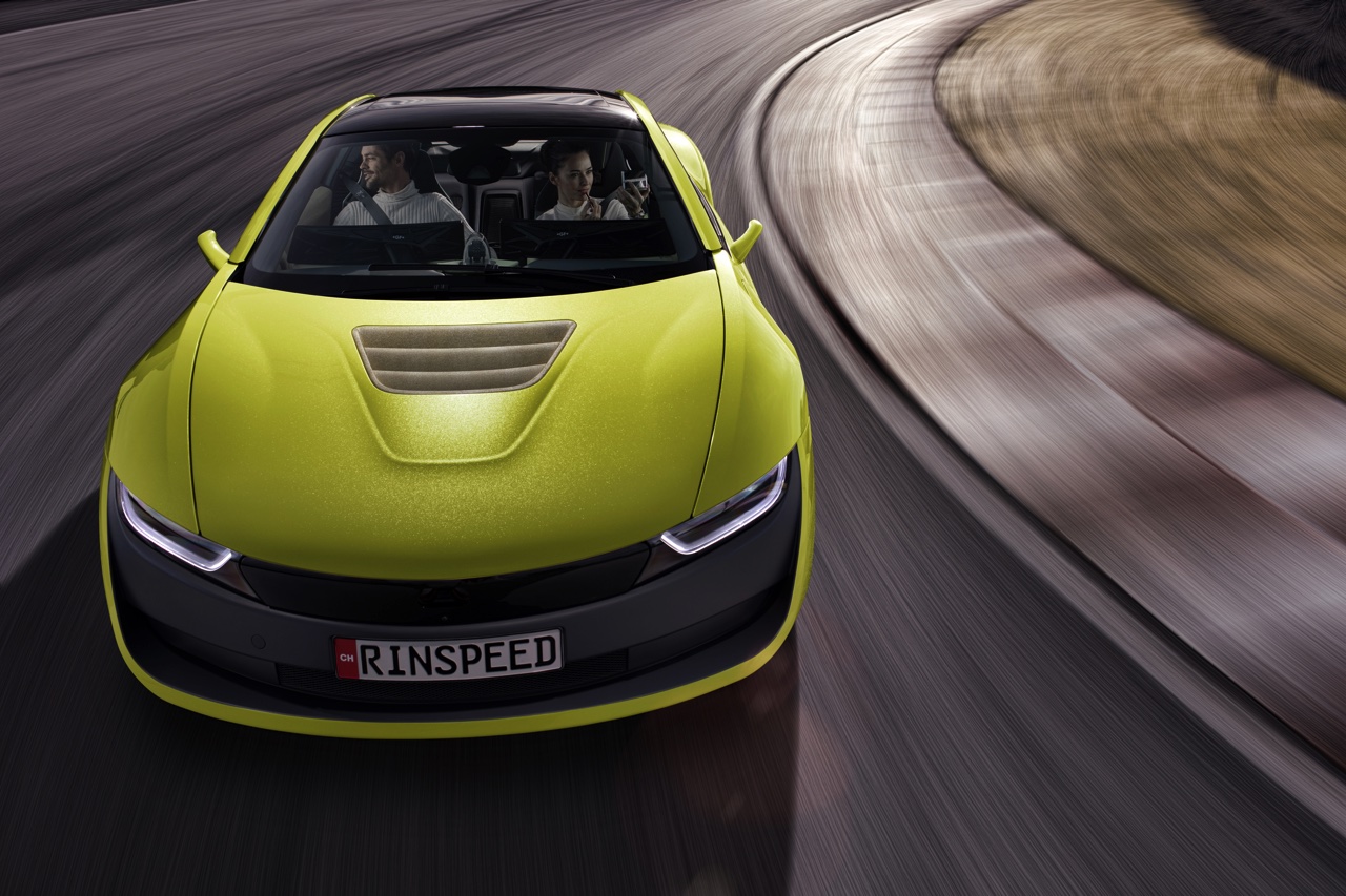 De Rinspeed Etos is een zelfrijdende concept auto die wordt gepresenteerd op CES Las Vegas. Hij heeft een Nederlands tintje dankzij een glow-in-the-dark interieur van Stahl.