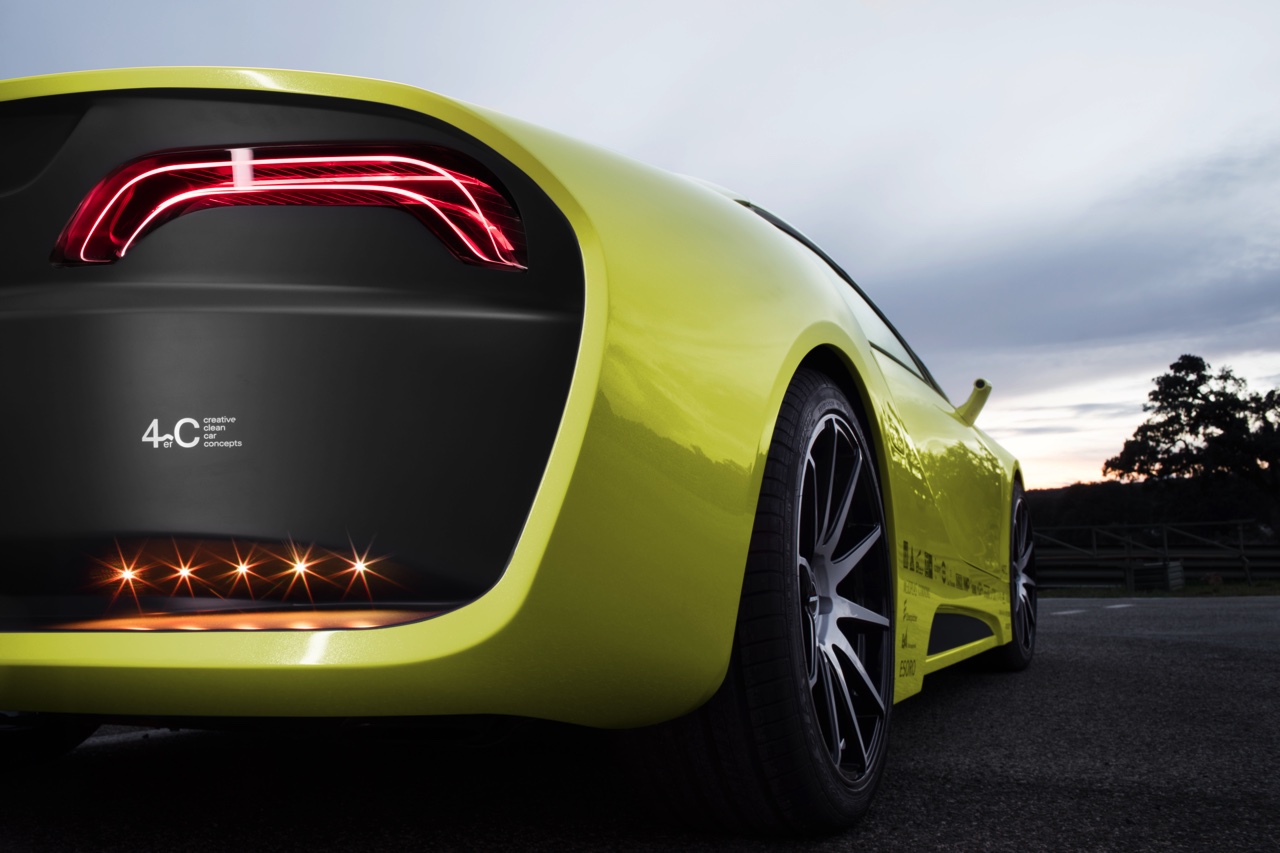 De Rinspeed Etos is een zelfrijdende concept auto die wordt gepresenteerd op CES Las Vegas. Hij heeft een Nederlands tintje dankzij een glow-in-the-dark interieur van Stahl.