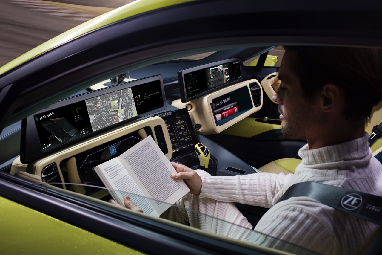 De Rinspeed Etos is een zelfrijdende concept auto die wordt gepresenteerd op CES Las Vegas. Hij heeft een Nederlands tintje dankzij een glow-in-the-dark interieur van Stahl.