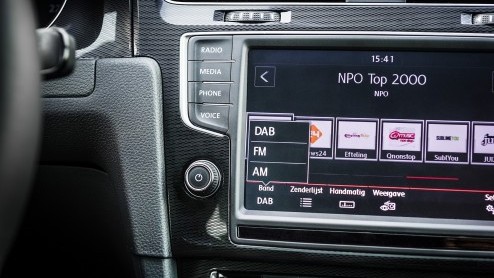 Vrijwel alle Volkswagen-modellen -de Up, Polo, Golf, Touran, Tiguan, Touareg, Sharan, Passat en Phaeton- zijn per direct te bestellen met Digital Audio Broadcasting (DAB+).
