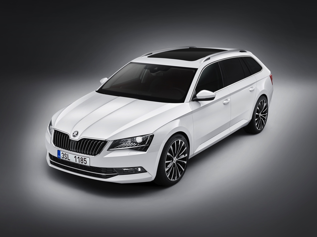 Nieuwe Skoda Superb Combi laat zich zien met 1950 liter bagageruimte, voorafgaand aan de introductie op de IAA Frankfurt.
