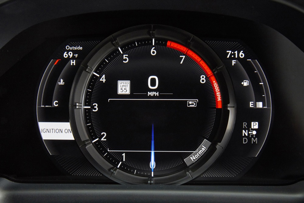 Voorafgaand aan de autoshow van New York heeft Lexus alvast het doek getrokken van de nieuwe, 421 pk sterke LS 500 F Sport. De auto komt ook als hybride.