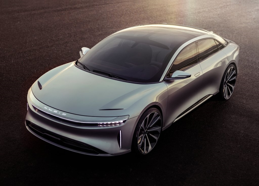 Na de nodige teasers is de eerste auto van Lucid Motors nu onthuld. Hij draagt de naam Air en lijkt een serieuze Tesla-concurrent te gaan worden. De Air zit vol innovaties en kan ook autonoom rijden.