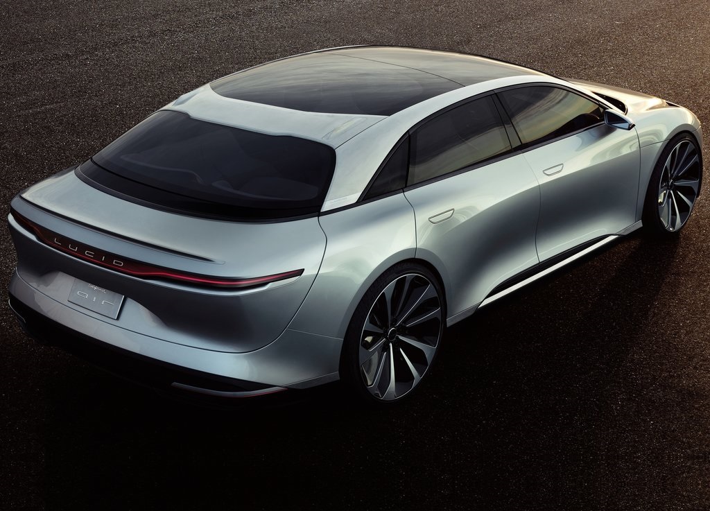 Na de nodige teasers is de eerste auto van Lucid Motors nu onthuld. Hij draagt de naam Air en lijkt een serieuze Tesla-concurrent te gaan worden. De Air zit vol innovaties en kan ook autonoom rijden.