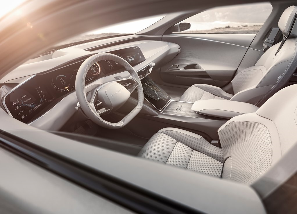 Na de nodige teasers is de eerste auto van Lucid Motors nu onthuld. Hij draagt de naam Air en lijkt een serieuze Tesla-concurrent te gaan worden. De Air zit vol innovaties en kan ook autonoom rijden.