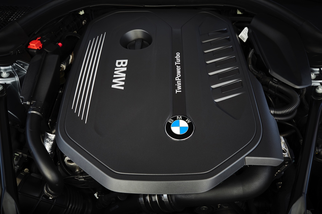 Eerste beelden en onthulling BMW 5 Serie G30. De nieuwe generatie BMW 5 Serie komt in 2017 op de markt en hier hebben we de eerste technische gegevens en details.