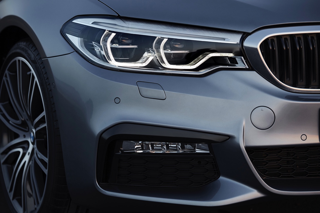 Eerste beelden en onthulling BMW 5 Serie G30. De nieuwe generatie BMW 5 Serie komt in 2017 op de markt en hier hebben we de eerste technische gegevens en details.
