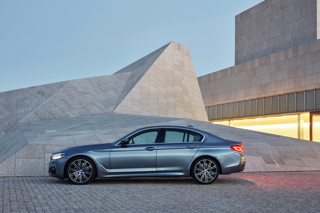 Eerste beelden en onthulling BMW 5 Serie G30. De nieuwe generatie BMW 5 Serie komt in 2017 op de markt en hier hebben we de eerste technische gegevens en details.